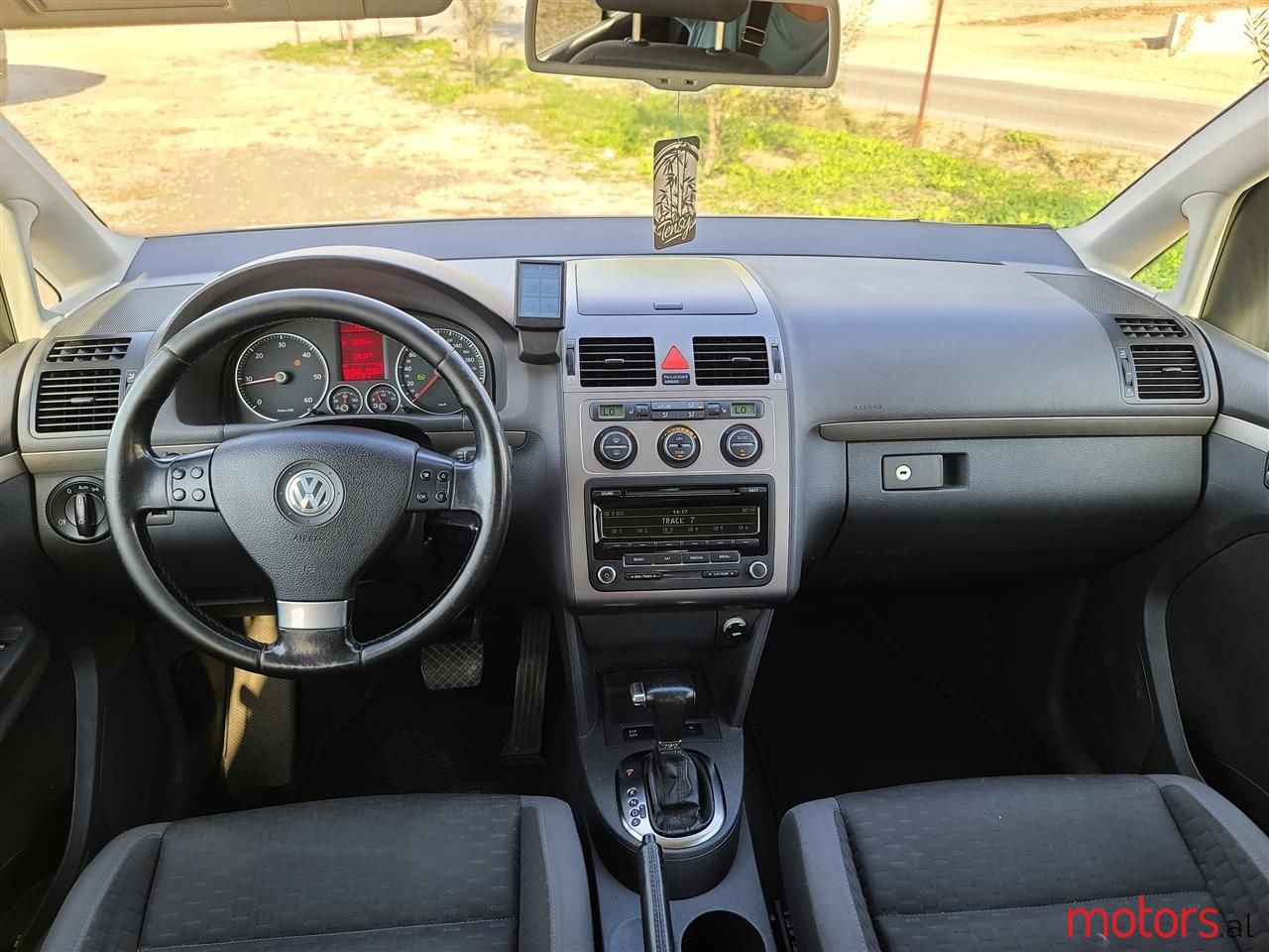 2008' Volkswagen Touran photo #3