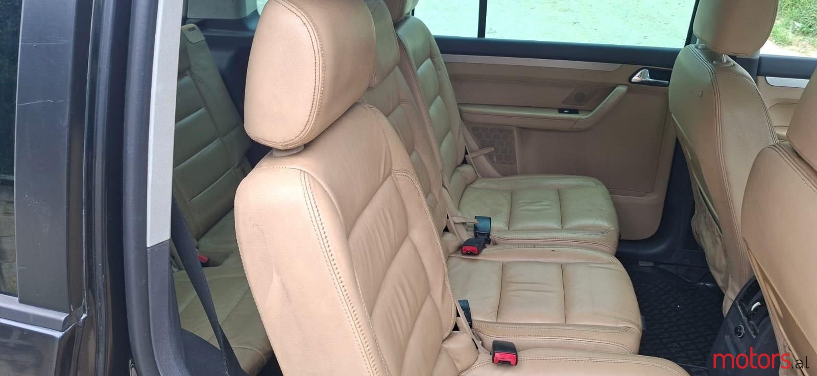 2005' Volkswagen Touran photo #4