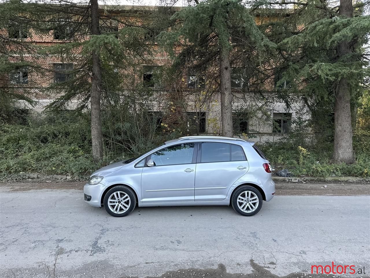 2010' Volkswagen Golf Plus photo #3