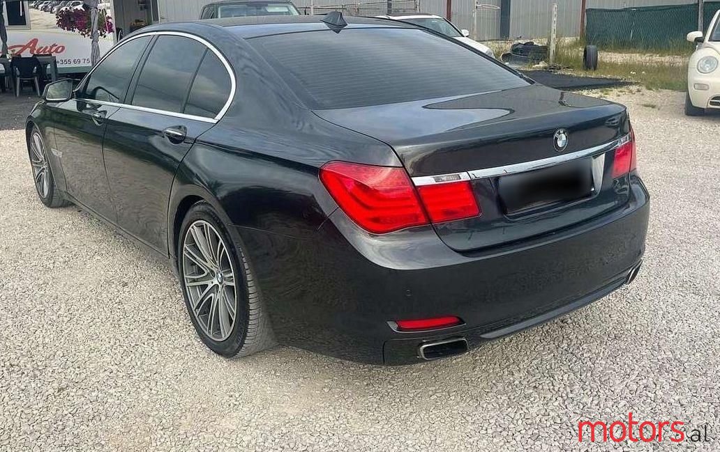 2011' BMW 740 photo #6