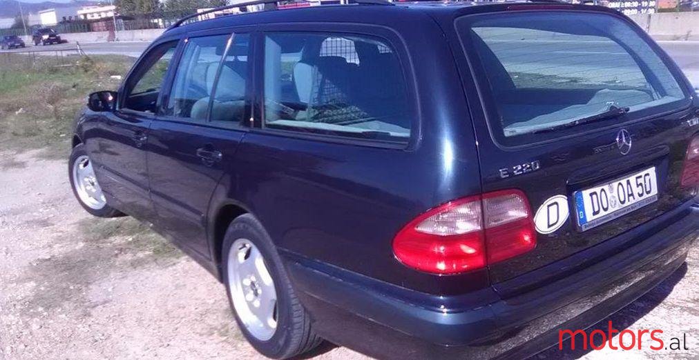 2000' Mercedes-Benz E 220 photo #4