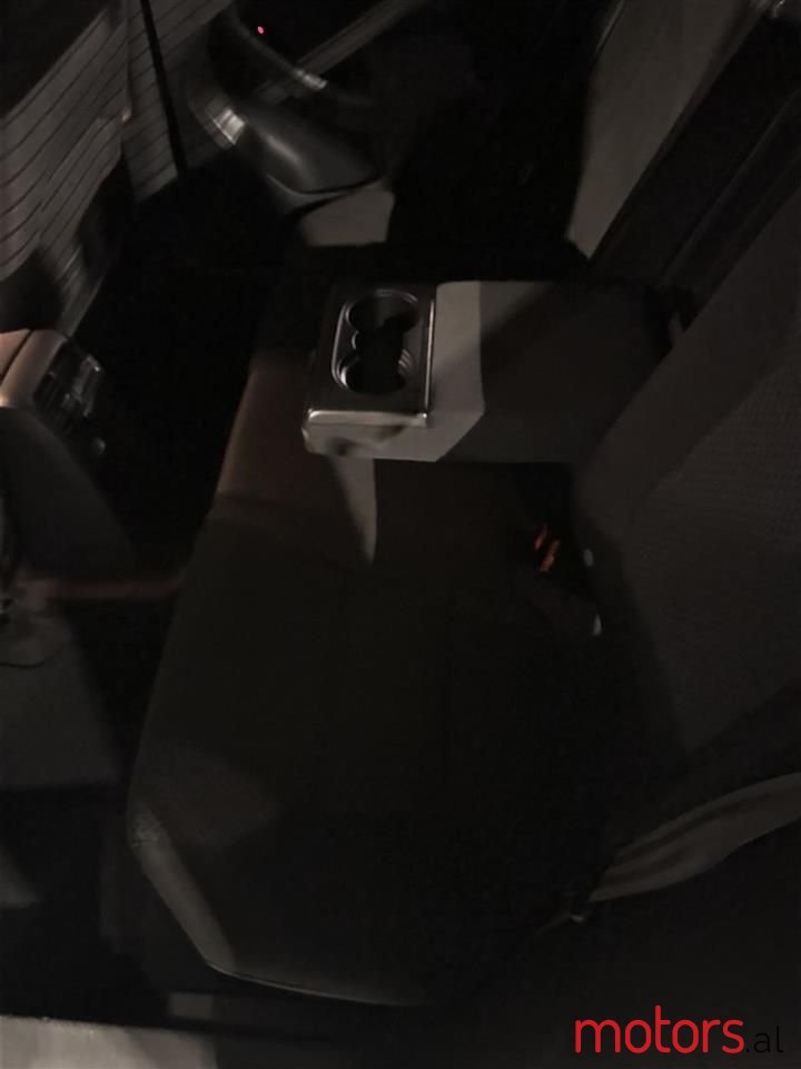 2012' Volkswagen Jetta photo #5