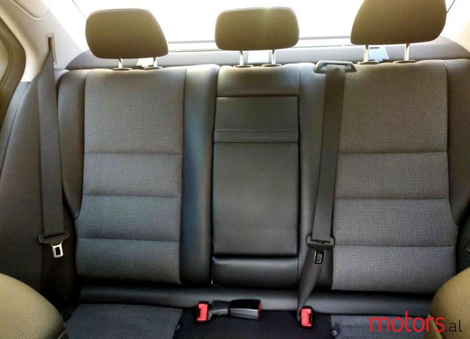 2010' Mercedes-Benz 220 photo #3