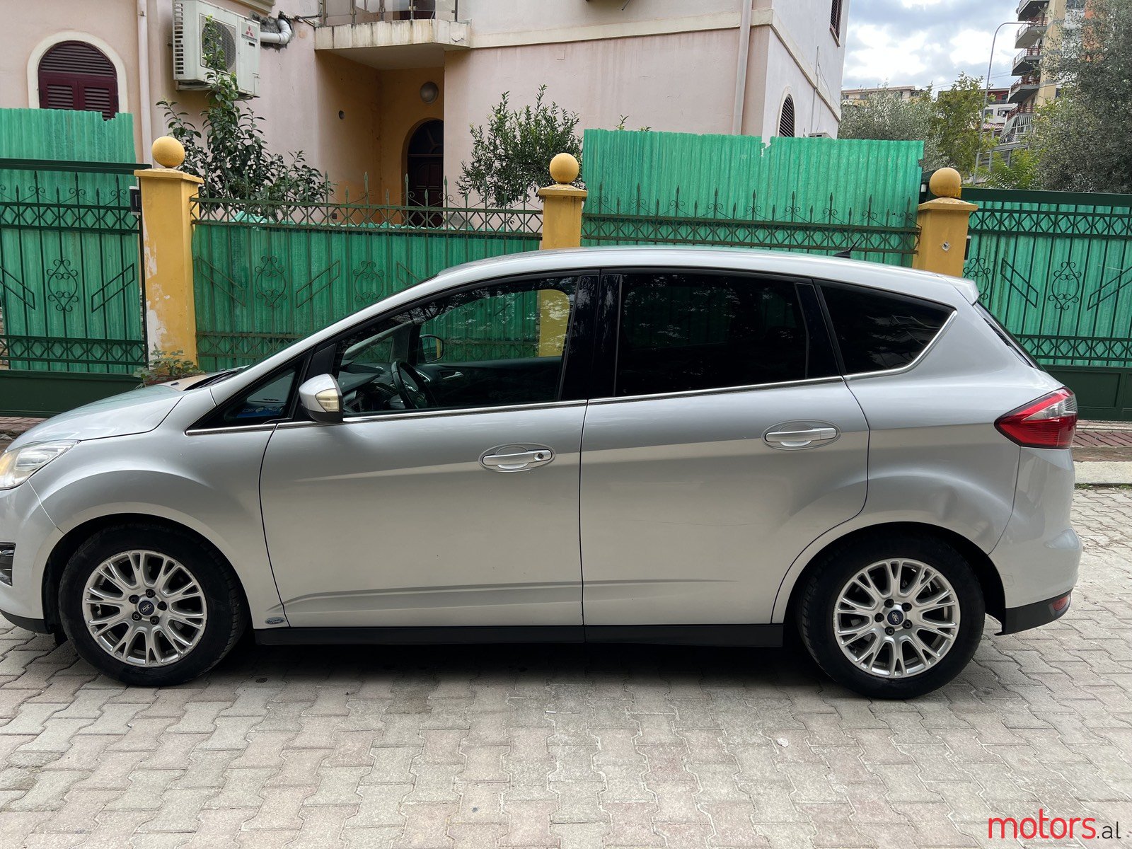 2012' Ford C-MAX photo #7