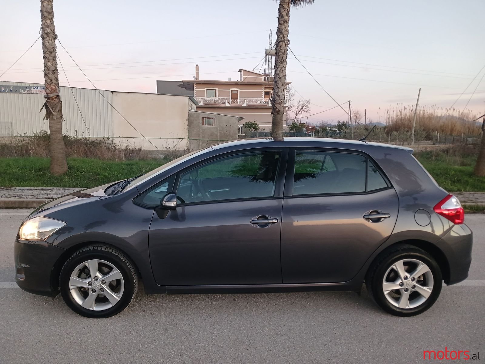 2010' Toyota Auris photo #6