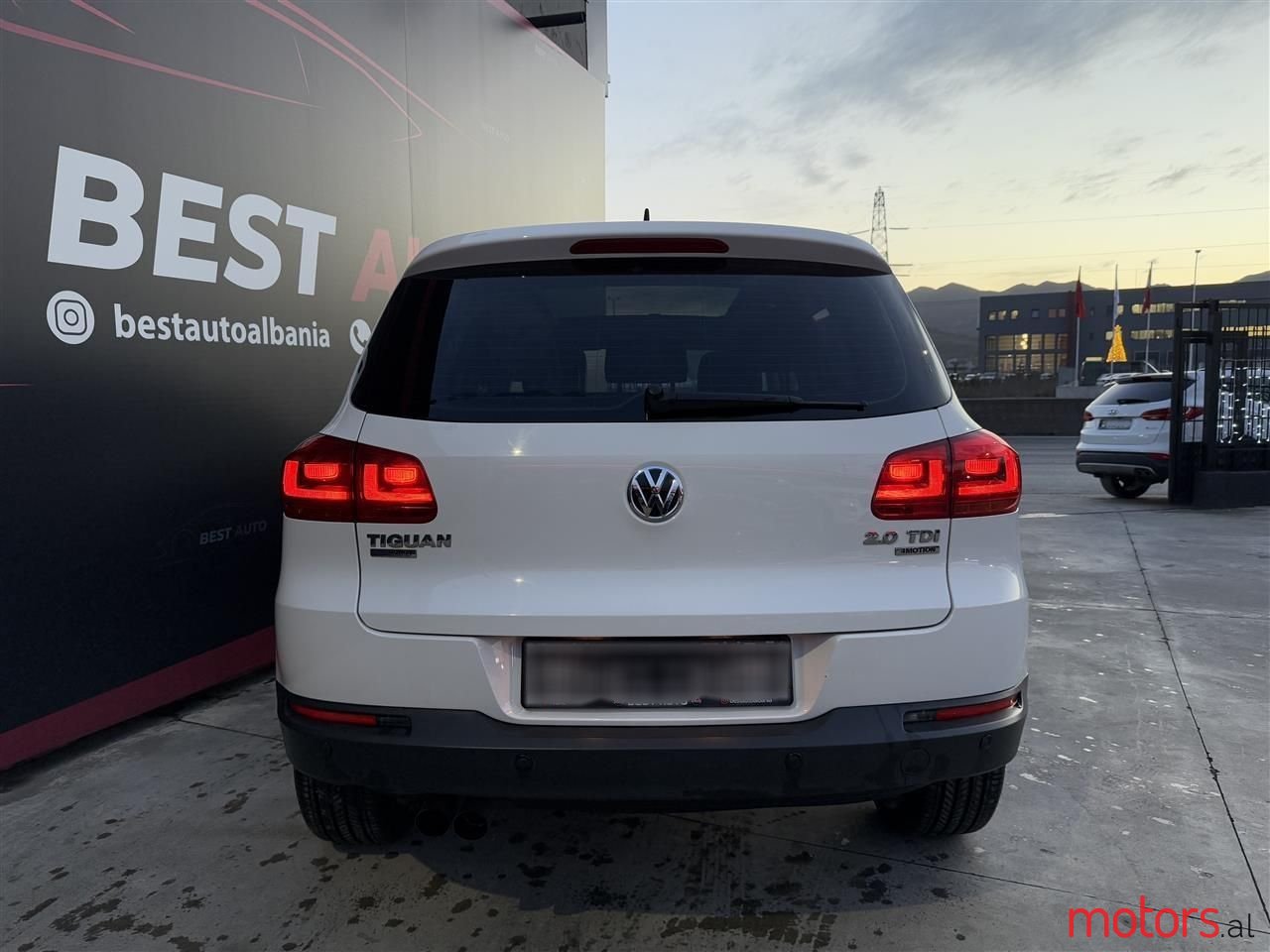 2012' Volkswagen Tiguan photo #4