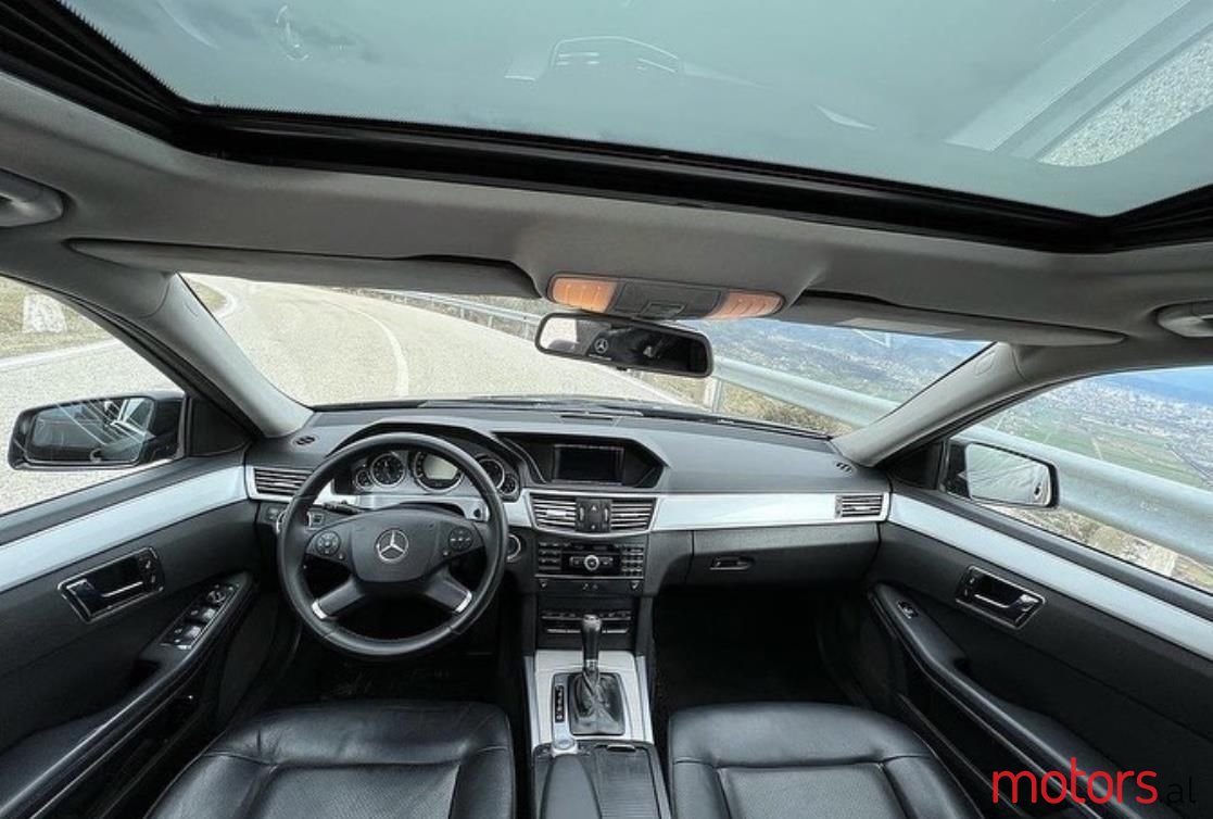 2011' Mercedes-Benz E 220 photo #4