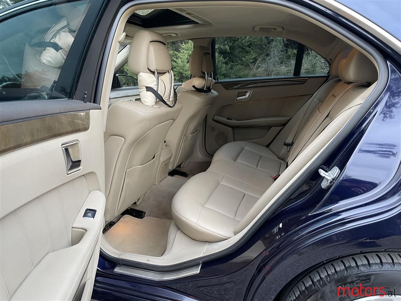 2011' Mercedes-Benz 350 photo #6