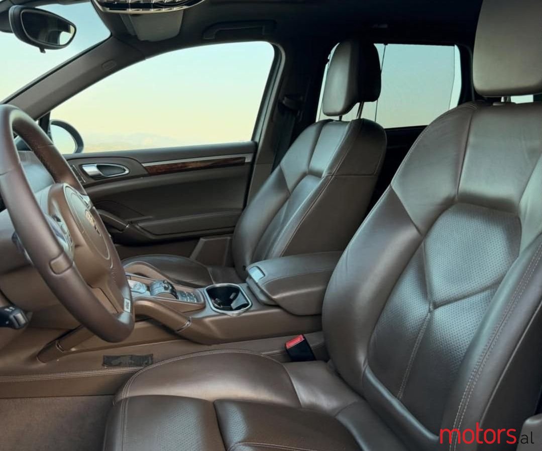 2013' Porsche Cayenne photo #6