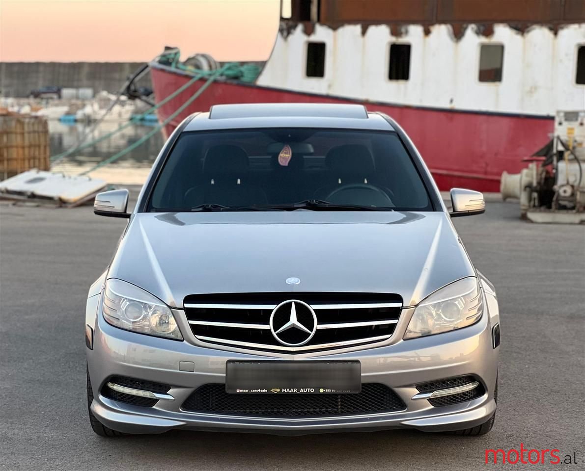 2011' Mercedes-Benz C 300 photo #2