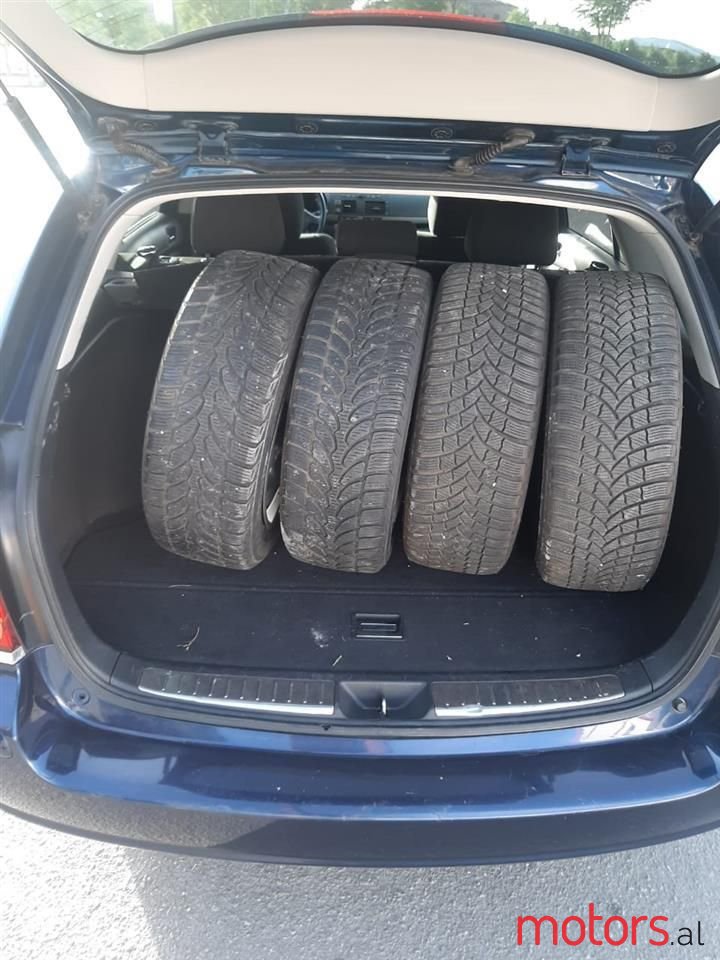 2005' Toyota Avensis photo #6