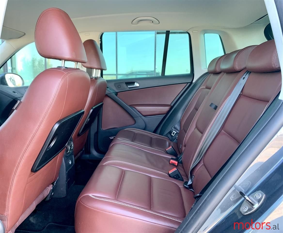 2010' Volkswagen Tiguan photo #3