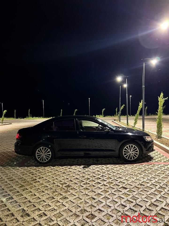 2012' Volkswagen Jetta photo #5