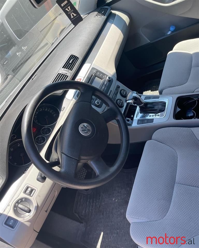 2006' Volkswagen Passat photo #3