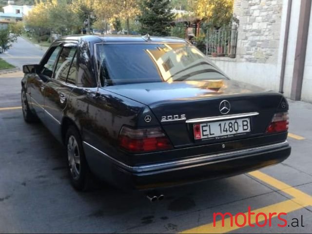 1991' Mercedes-Benz 213 photo #2