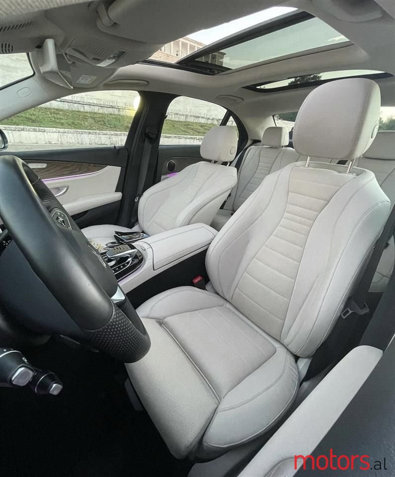 2017' Mercedes-Benz E 200 photo #2