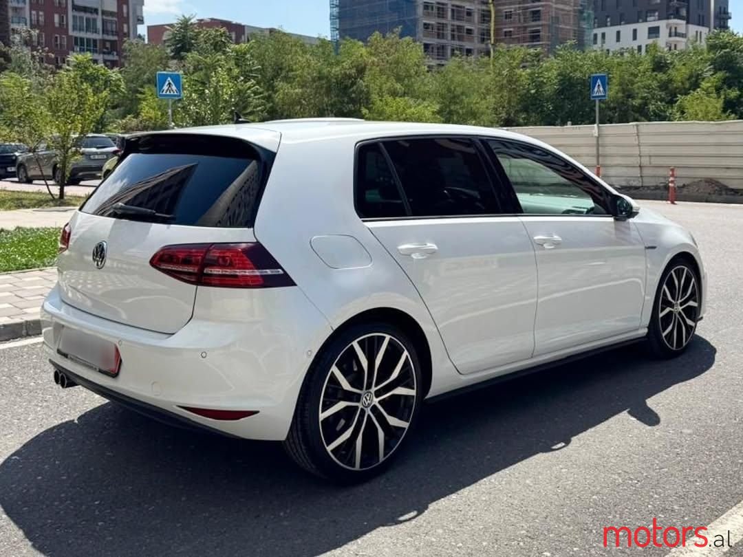 2014' Volkswagen Golf photo #3