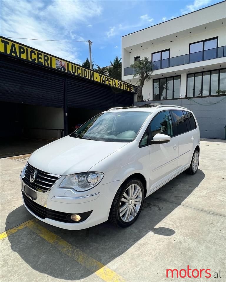 2009' Volkswagen Touran photo #2