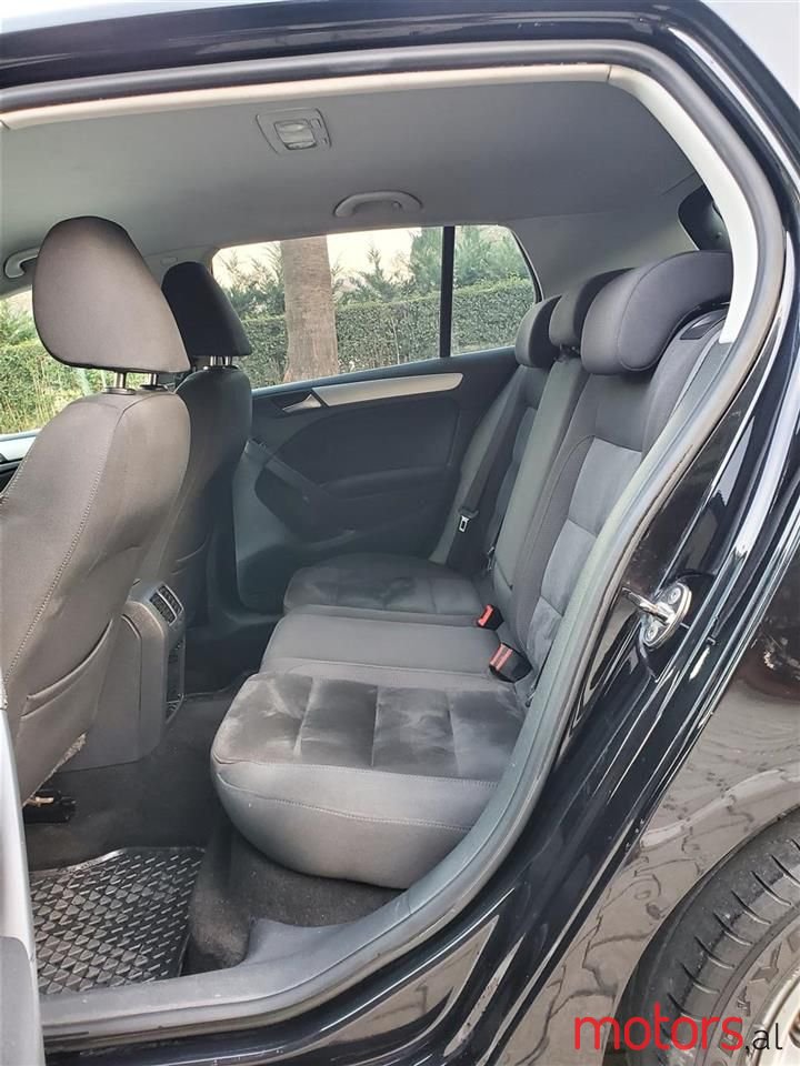 2010' Volkswagen Golf photo #4