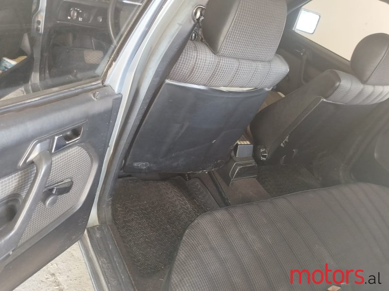 1988' Mercedes-Benz 190 photo #3