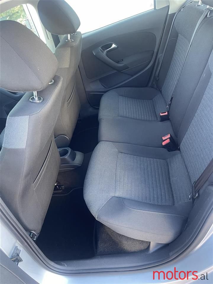 2011' Volkswagen Polo photo #4