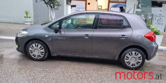 2008' Toyota Auris photo #5