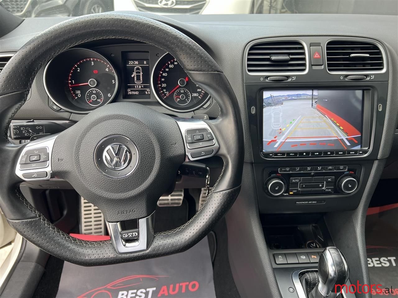 2011' Volkswagen Golf photo #6