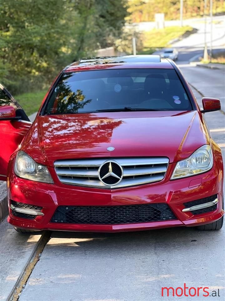 2012' Mercedes-Benz C 250 photo #1