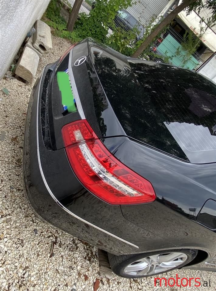 2013' Mercedes-Benz E 200 photo #3