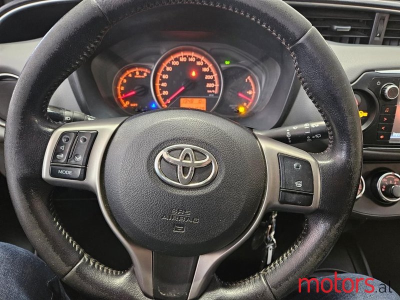 2015' Toyota Yaris photo #5