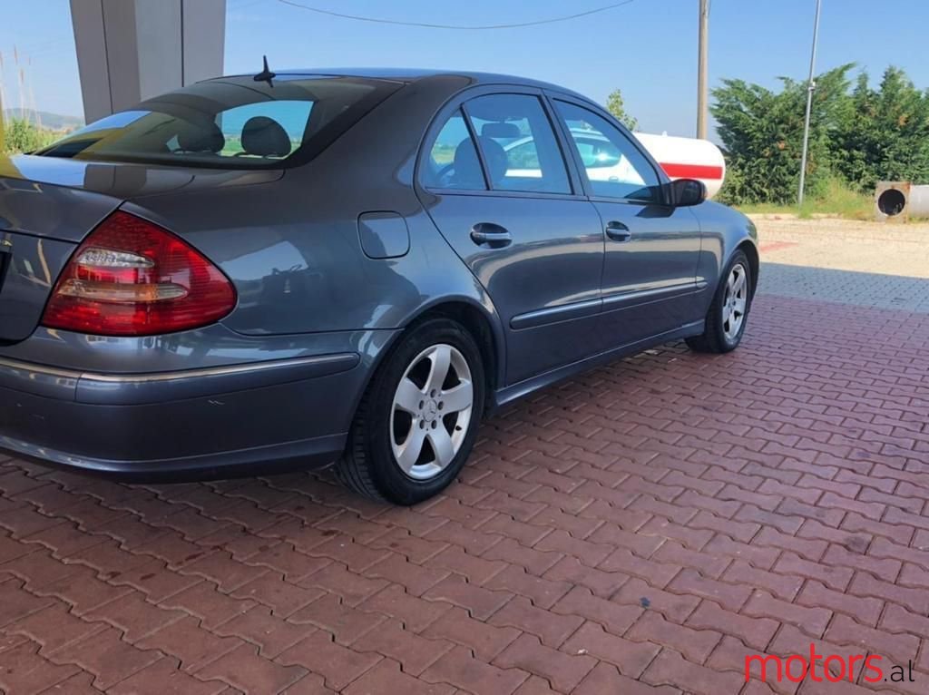 2005' Mercedes-Benz E 270 photo #3