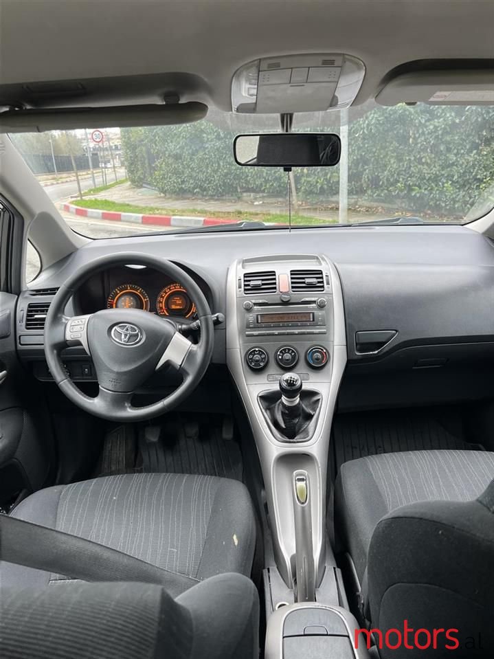 2008' Toyota Auris photo #5