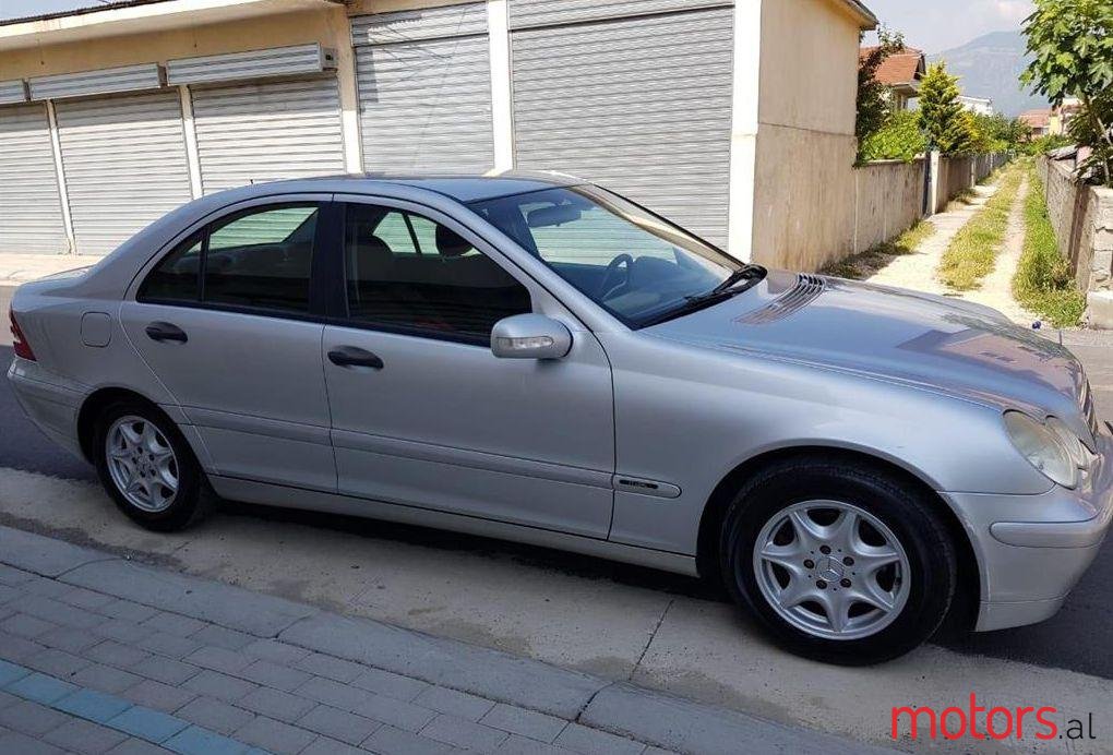 2004' Mercedes-Benz C 220 photo #1