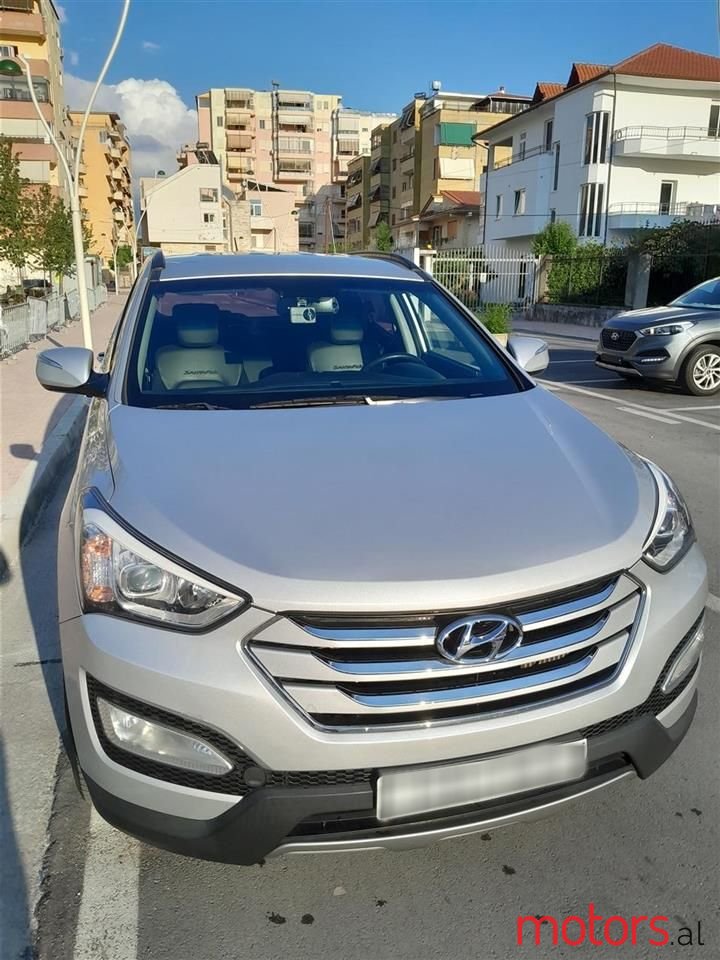 2013' Hyundai Santa Fe photo #3