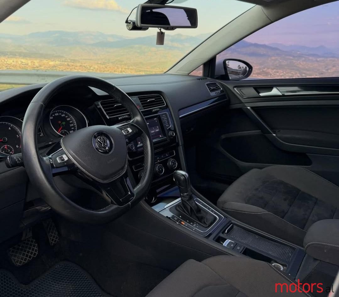 2014' Volkswagen Golf photo #4