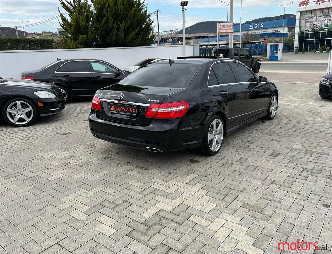 2012' Mercedes-Benz E 300 photo #4