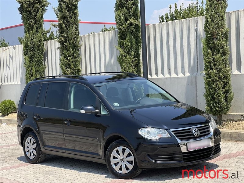 2008' Volkswagen Touran photo #4