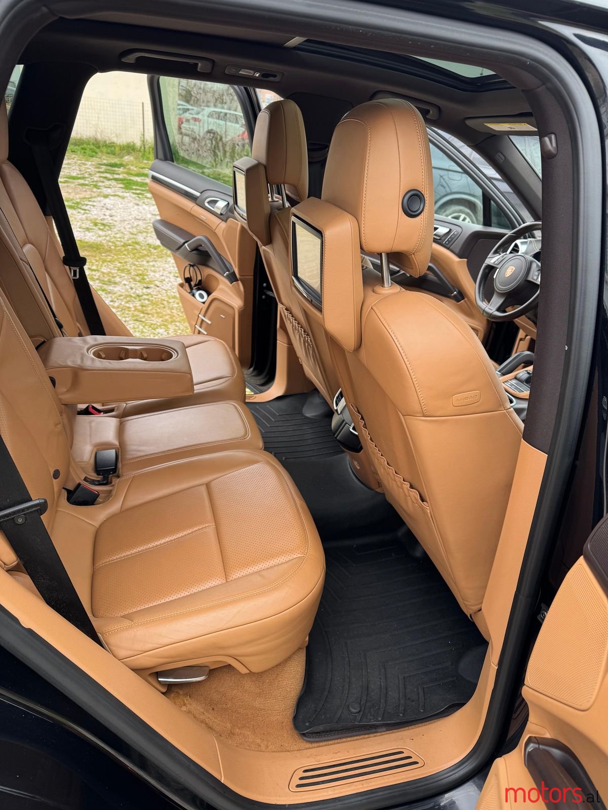 2013' Porsche Cayenne photo #5