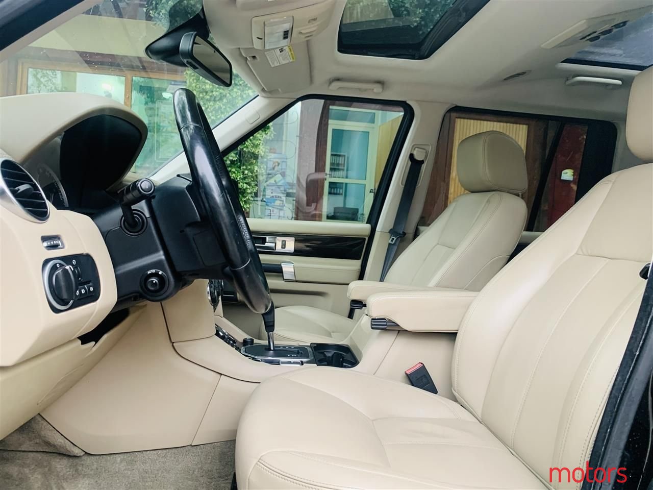 2010' Land Rover Discovery photo #4