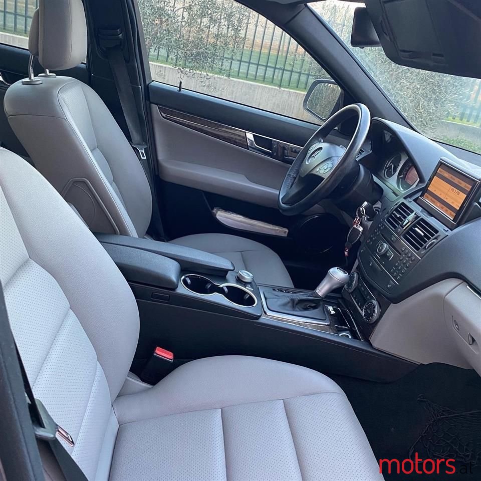 2009' Mercedes-Benz C 300 photo #5