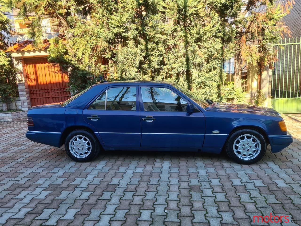 1991' Mercedes-Benz E 200 photo #4