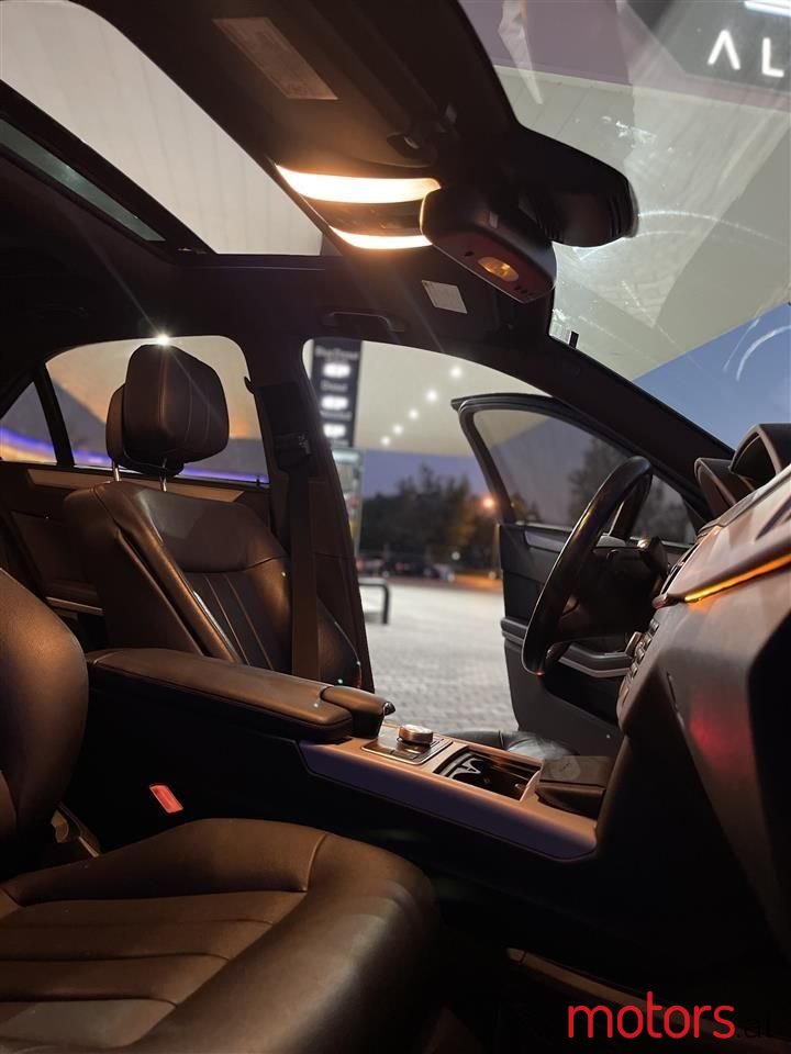 2010' Mercedes-Benz E 55 AMG photo #3