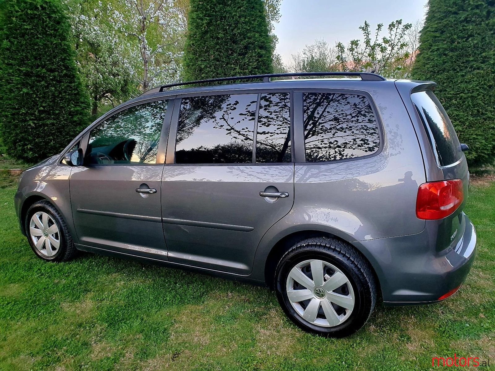 2010' Volkswagen Touran photo #4