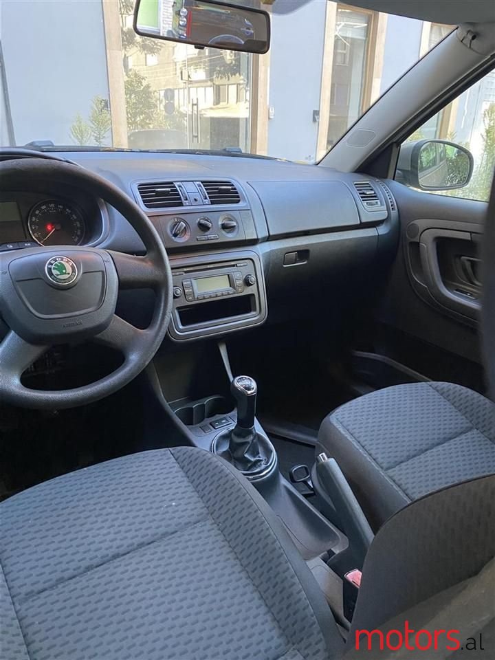 2011' Skoda Fabia photo #5