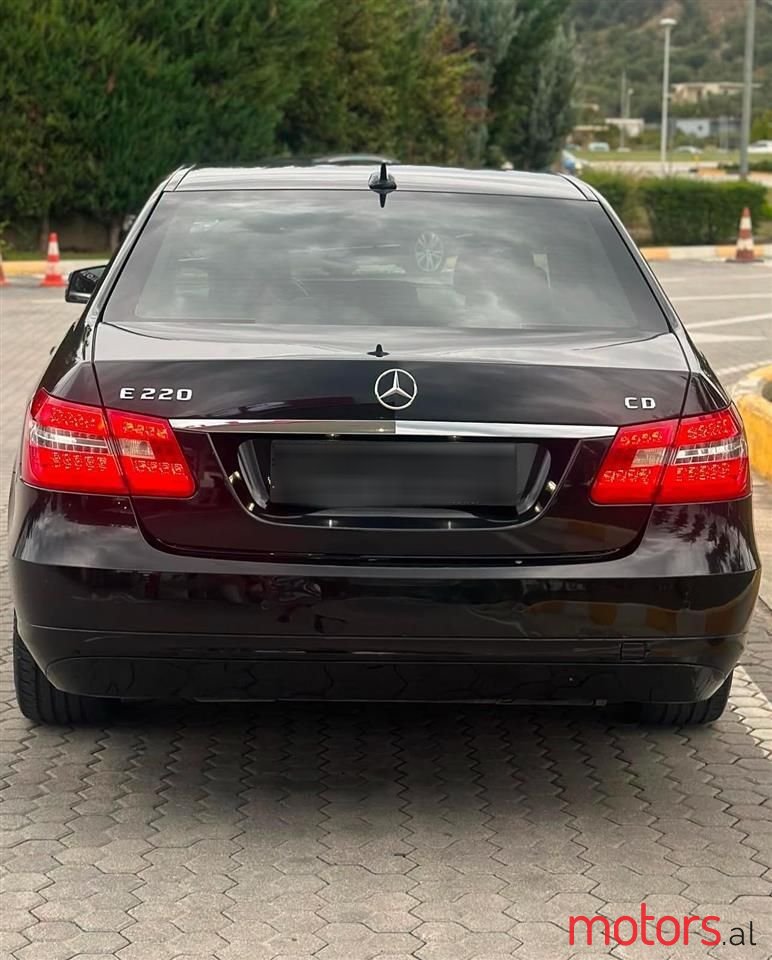 2013' Mercedes-Benz E 220 photo #5