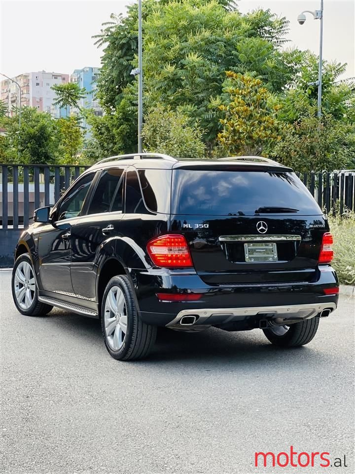 2011' Mercedes-Benz 350 photo #5