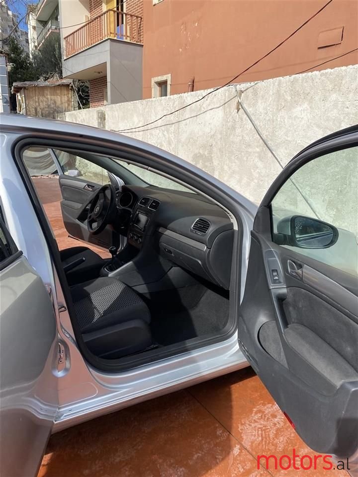 2009' Volkswagen Golf photo #6