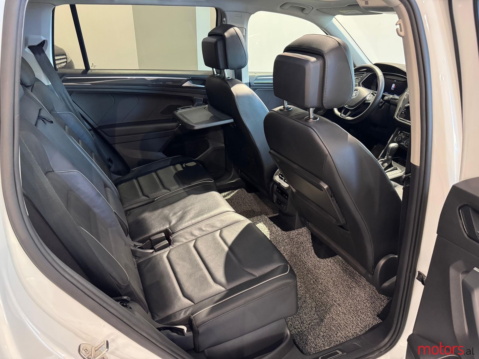2018' Volkswagen Tiguan photo #4