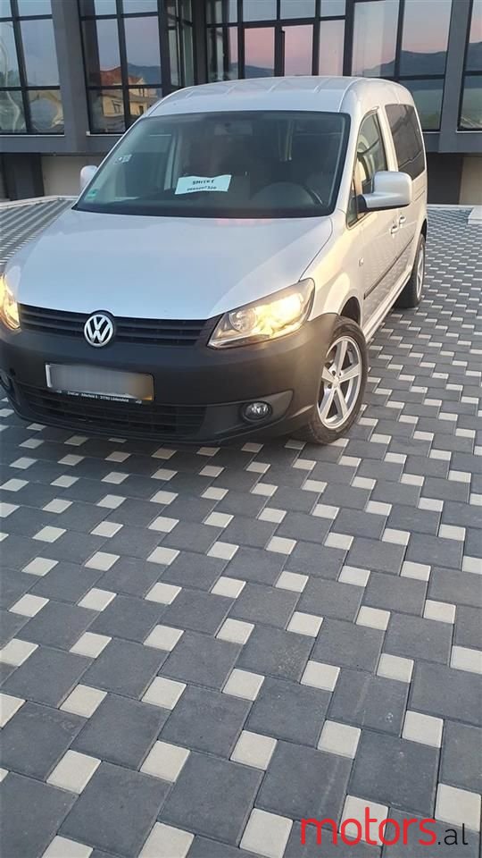 2011' Volkswagen Caddy photo #4