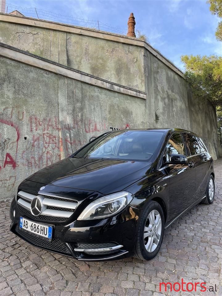 2012' Mercedes-Benz B 200 photo #2